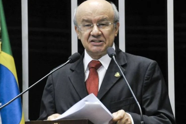 
	Jos&eacute; Pimentel: relator da CPI lamentou decis&atilde;o de Jos&eacute; Jorge de se negar a comparecer
 (Geraldo Magela/Agência Senado)
