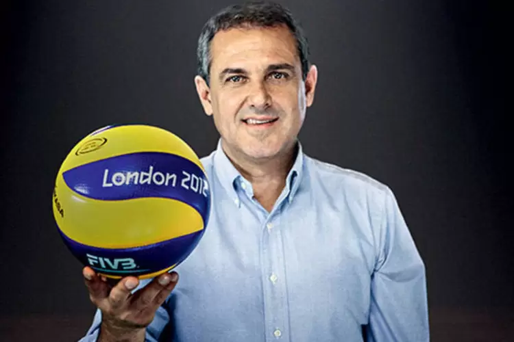José Roberto Guimarães divide seu tempo entre a seleção brasileira de voleibol feminino, o time Amil Campinas (Divulgação)