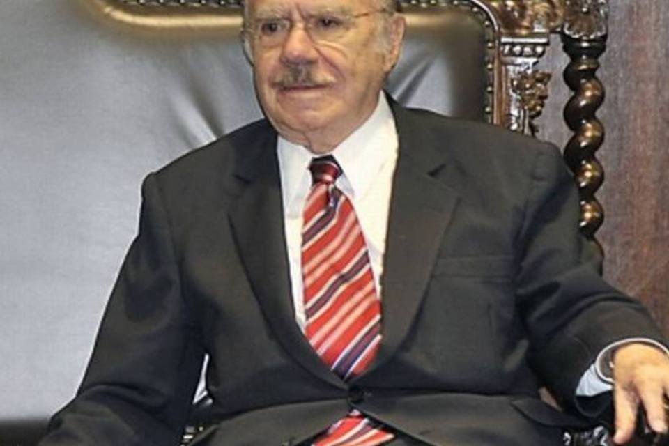Senador José Sarney recebe alta do Sírio-Libanês