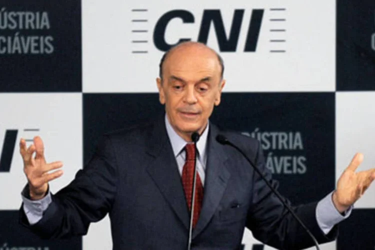 Serra afirmou que não está propondo nenhuma intervenção dentro da Bolívi (.)