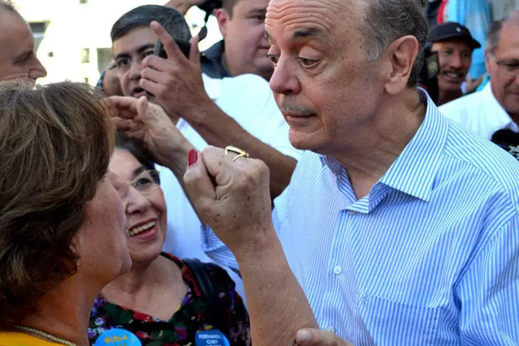 José Serra (PSDB) durante caminhada em Botucatu, no interior de São Paulo (Sérgio Viana/ Notícias.Botucatu/Divulgação via Fotos Públicas)