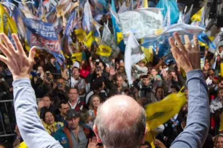 
	Serra: na mesma linha, o presidente do PTB no estado, deputado estadual Campos Machado, justificou o apoio a ele dizendo que S&atilde;o Paulo n&atilde;o pode ficar &quot;&agrave; merc&ecirc; de marionetes&quot;
 (Divulgação/Facebook)