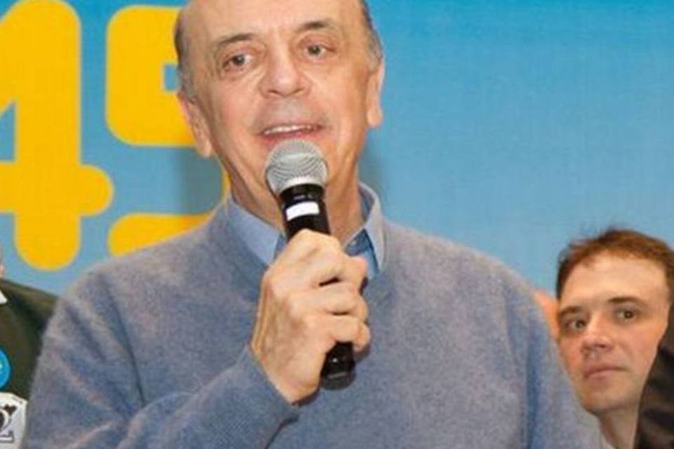 José Serra recebe apoio do goleiro Rogério Ceni