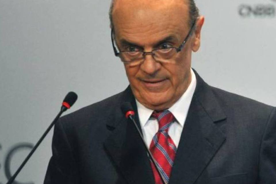 Serra diz que merece medalha por ter atrasado trem-bala
