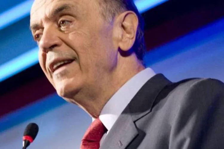 
	Jos&eacute; Serra tamb&eacute;m apresentou propostas para a educa&ccedil;&atilde;o, dizendo que ir&aacute; levar cursos t&eacute;cnicos a todos os CEUs e criar uma rede t&eacute;cnica municipal
 (Marina Piedade/EXAME Fórum)