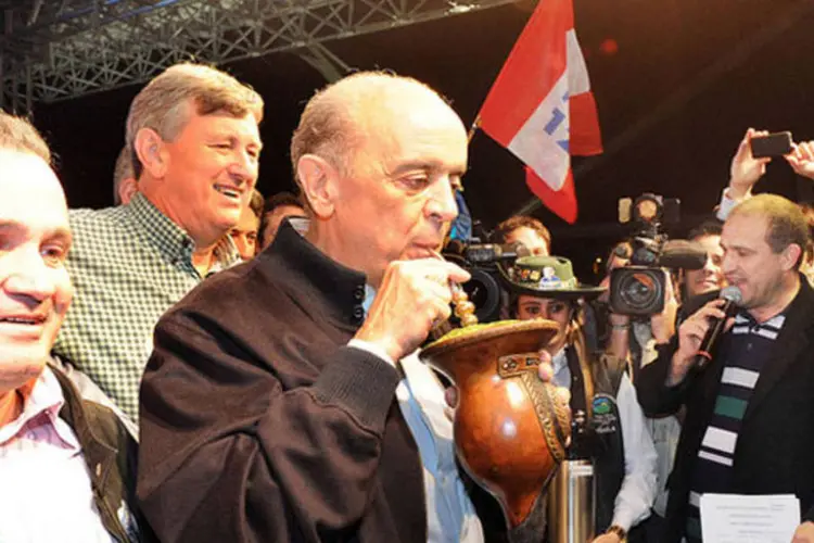 O candidato à presidência pelo PSDB, José Serra, durante campanha em Caxias do Sul. (Cacalos Garrastazu//ObritoNews)