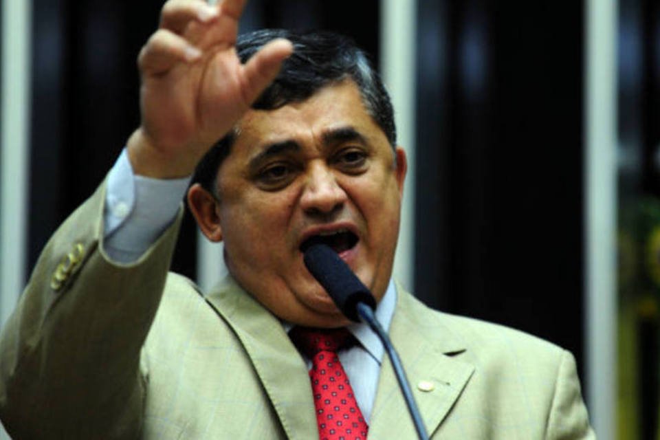 Líder do PT defende enxugamento da base aliada