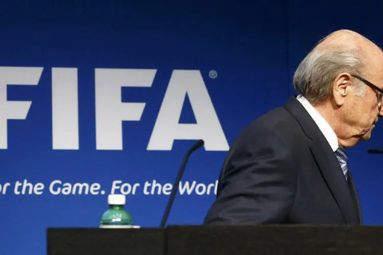 
	Fifa: &quot;As a&ccedil;&otilde;es de Blatter n&atilde;o mostram um compromisso por uma atitude &eacute;tica, faltando ao respeito com todas as leis e regulamentos em vigor&quot;
 (Ruben Sprich/Reuters)