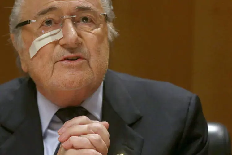 Blatter: "Estou envergonhado de como isso tudo ocorreu, que o Comitê de Ética não tenha levado em conta as evidências" (Arnd Wiegmann / Reuters)