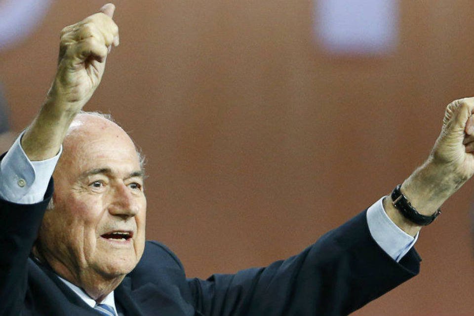 Rússia se diz "satisfeita" com reeleição de Blatter