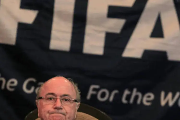 
	Blatter: como sinal de luto, bandeiras dos membros da entidade na sede da Fifa tremular&atilde;o a meio mastro e haver&aacute; minuto de sil&ecirc;ncio nos pr&oacute;ximos jogos internacionais
 (REUTERS/Enrique De La Osa)