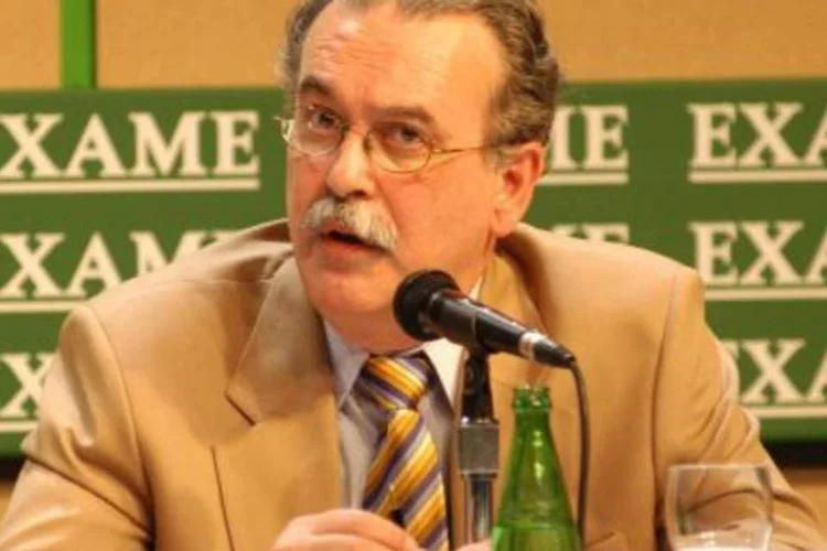 José Roberto Mendonça de Barros: Brasil cresce acima do PIB potencial (.)