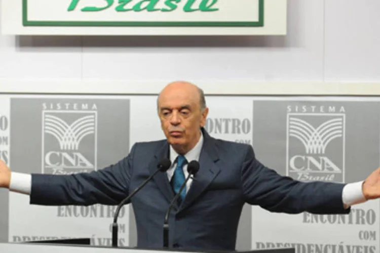 José Serra inicia oficialmente sua campanha eleitoral à presidëncia em Curtiba, onde apresenta seus projetos de governo na àrea social  (.)