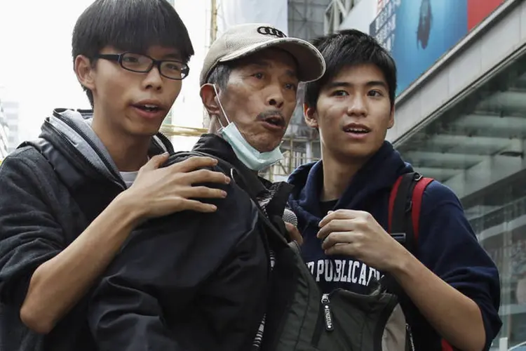 
	Joshua Wong e Lester Shum: manifestantes exigem nomea&ccedil;&otilde;es abertas para a elei&ccedil;&atilde;o do pr&oacute;ximo chefe-executivo dessa cidade
 (Liau Chung-ren/Reuters)