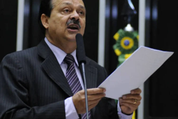 
	Jovair Arantes: &quot;N&atilde;o &eacute; criando CPMF e um novo imposto diferenciado que se vai realmente resolver a situa&ccedil;&atilde;o&quot;, disse o l&iacute;der do PTB
 (Divulgação)