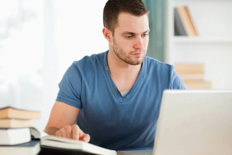 
	Jovem estudando: netos podem se tornar herdeiros diretos dos av&oacute;s caso seus pais tenham falecido
 (ThinkStock/Wavebreakmedia Ltd)