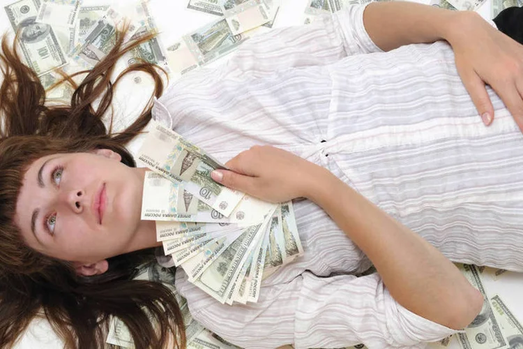 Sonhar com dinheiro: aproveite enquanto ainda não tem grandes responsabilidades para poupar e investir (Thinkstock/aarestt)