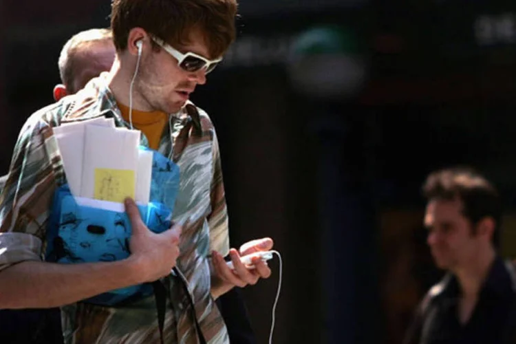 Um em cada quatro adolescentes corre o risco de sofrer perda auditiva precoce como consequência do uso de tocadores de MP3 (Getty Images)