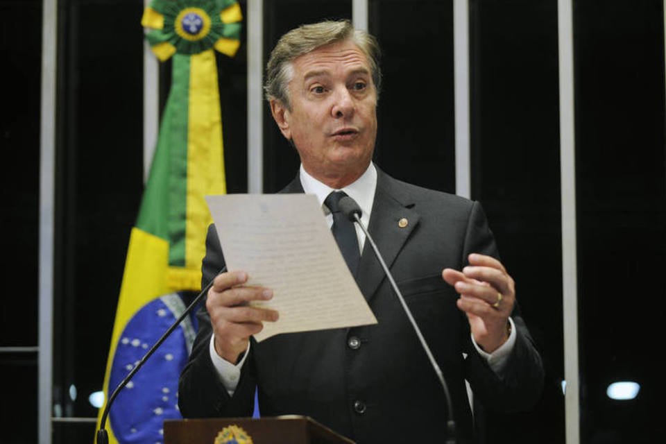 Collor faz manobra para participar de sabatina de Janot