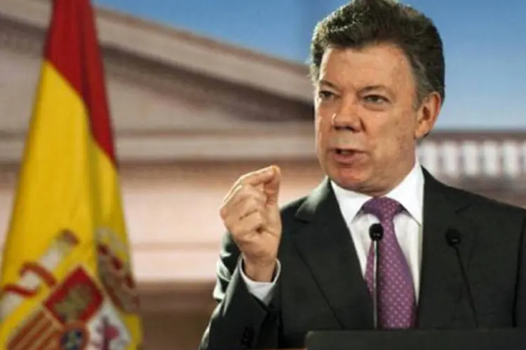 
	Juan Manuel Santos: Santos tamb&eacute;m prometeu que os militares colombianos ter&atilde;o&nbsp;&quot;tranquilidade jur&iacute;dica&quot;&nbsp;ap&oacute;s a assinatura de um acordo de pacifica&ccedil;&atilde;o
 (Luis Acosta/AFP)