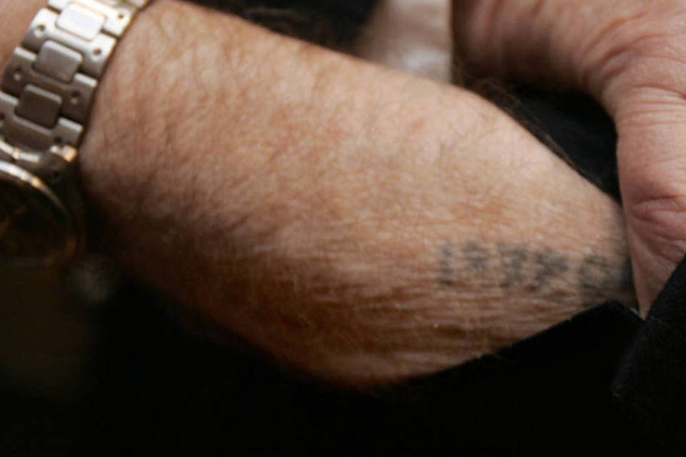 Jovens "herdam" os números que marcaram do Holocausto