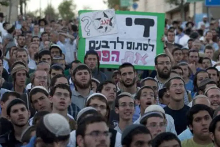 Mil judeus ultranacionalistas ortodoxos manifestam-se em Jerusalém (Menahem Kahana/AFP)