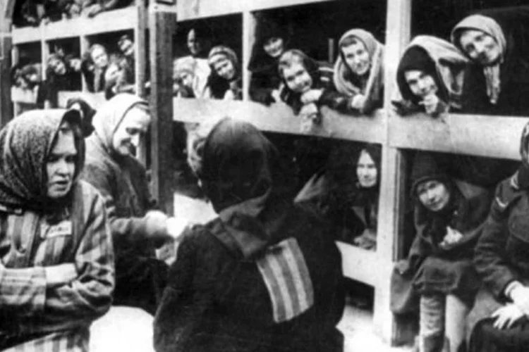Prisioneiras em campo de concentração de Aushwitz: László Csatáry é acusado de cumplicidade na morte de mais de 15.700 judeus durante a 2ª Guerra Mundial (Yad Vashem/AFP)