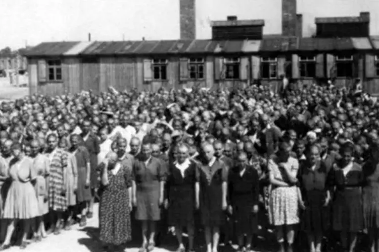 
	Imagem de maio de 1944 mostra o campo de Auschwitz-Birkenau em Oswiecim: um milh&atilde;o de judeus europeus foram assassinados nesse campo nazista
 (AFP/AFP)
