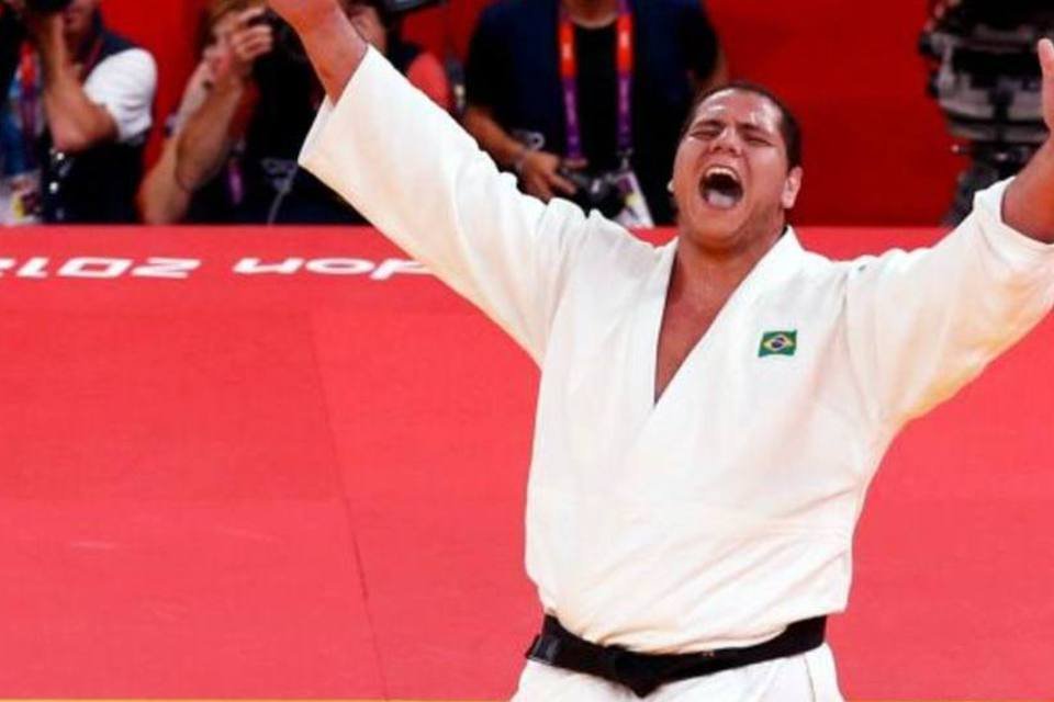 Rafael Silva comemora medalha nos seus primeiros Jogos