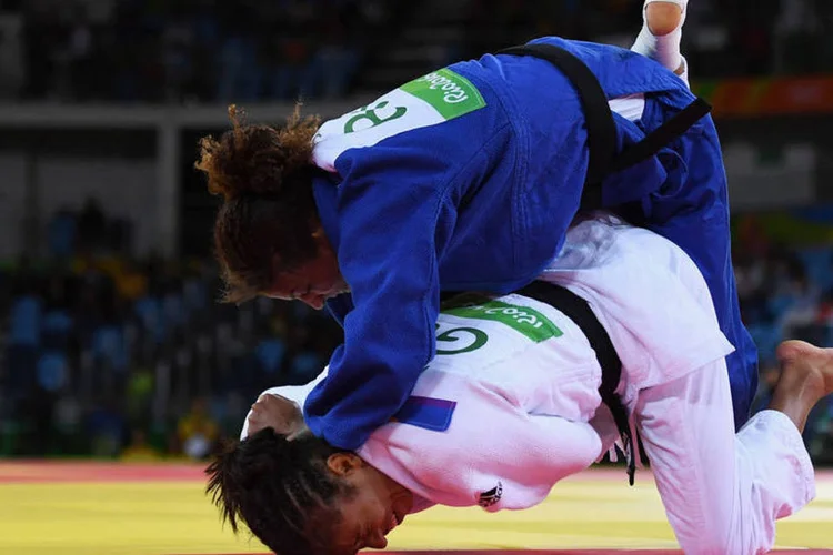 
	Vit&oacute;ria: a atleta da casa conseguiu um wazari ap&oacute;s um belo uchi-mata sobre a advers&aacute;ria logo aos 13 segundos
 (David Ramos/Getty Images)