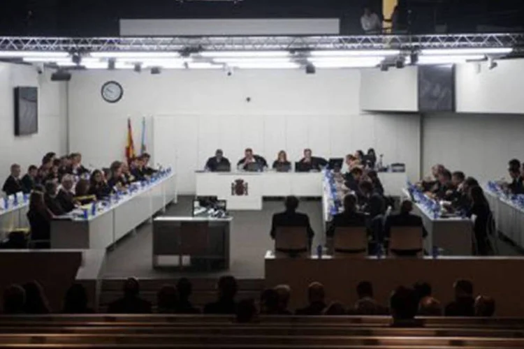 
	Abertura do processo da mar&eacute; negra do Prestige: a primeira sess&atilde;o do processo ser&aacute; consagrada a detalhes do procedimento
 (©AFP / Miguel Riopa)