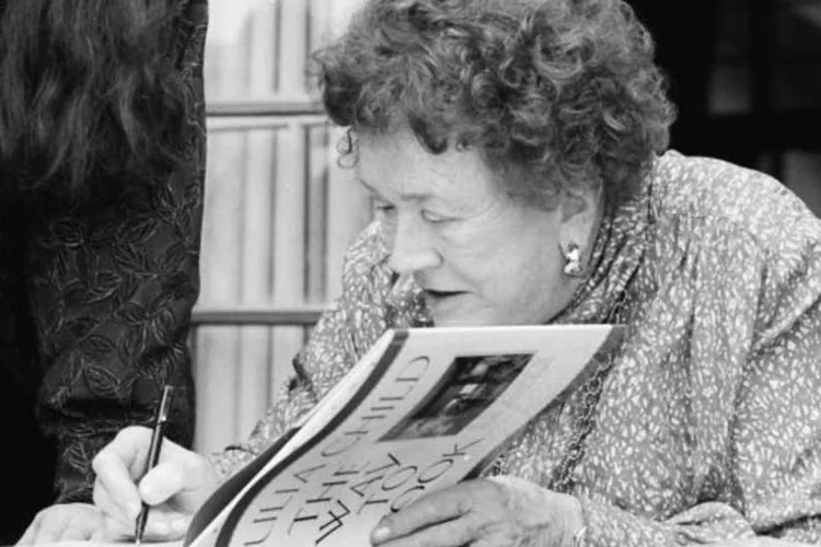
	Julia Child, a chef: mem&oacute;ria gastron&ocirc;mica dos Estados Unidos
 (Wikimedia Commons/Wikimedia Commons)