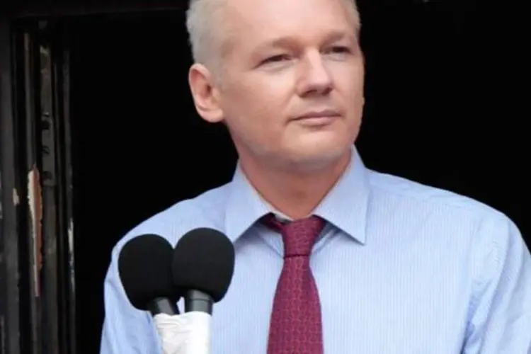 
	Julian Assange, fundador do WikiLeaks:&nbsp;Snowden est&aacute; &quot;em uma situa&ccedil;&atilde;o dif&iacute;cil em Hong Kong&quot;, acrescentou Assange &agrave; rede de l&iacute;ngua inglesa RT (Russia Today).
 (Rosie Hallam/Getty Images)