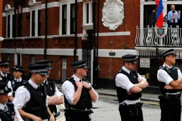 
	Planos da pol&iacute;cia brit&acirc;nica para prender Julian Assange vazaram e foram publicados hoje pela imprensa do Reino Unidos
 (Chris Helgren/Reuters)