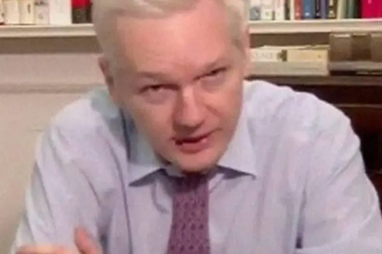 
	Julian Assange: &quot;Sei que o filme pretende retratar a mim e ao meu trabalho sob uma luz negativa. Acredito que ele ir&aacute; distorcer os fatos e diminuir a compreens&atilde;o do p&uacute;blico&quot;
 (UNTV via Reuters TV/Reuters)