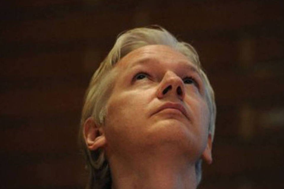 O anúncio foi realizado em entrevista coletiva em Londres pelo fundador do Wikileaks, Julian Assange, que está retido no Reino Unido à espera da conclusão de um julgamento (Carl Court/AFP)