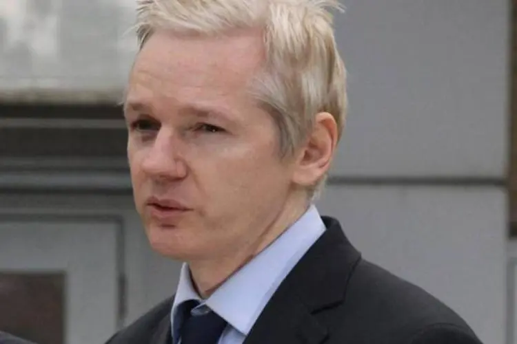 O fundador do Wikileaks denuncia Facebook, assim como o Google, o Yahoo e outras grandes empresas (Oli Scarff/Getty Images)