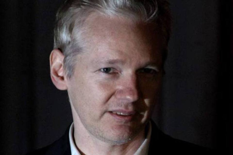 Site sueco divulga histórico policial de Assange, diz "The Times"