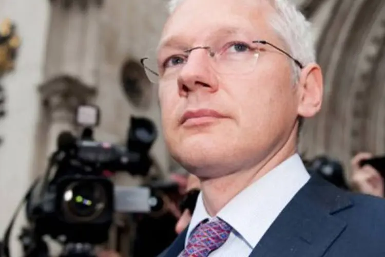 Assange em tribunal de Londres: o criador do WikiLeaks se refugiou no dia 19 de junho na embaixada equatoriana para evitar uma extradição à Suécia
 (Leon Neal/AFP)