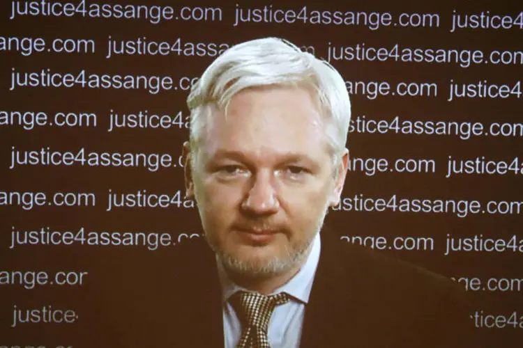 
	Julian Assange: 13,8 milh&otilde;es de libras &eacute; o valor que custou at&eacute; agora o dispositivo de seguran&ccedil;a em torno da embaixada
 (Neil Hall / Reuters)
