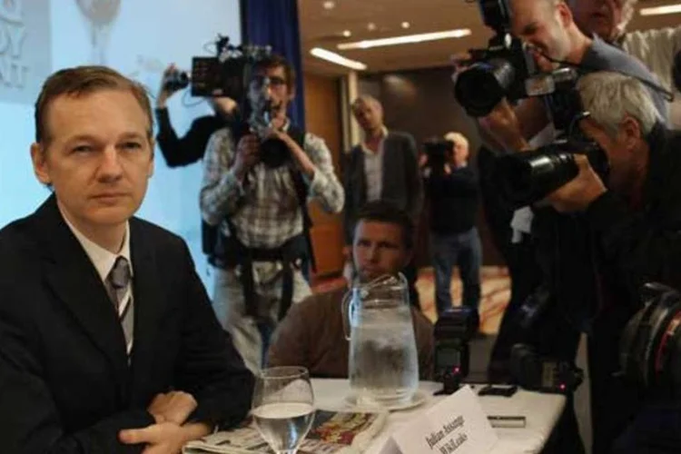 As autoridades dos EUA negam que tenham pressionado as empresas a interromperem seus serviços para o WikiLeaks (Dan Kitwood/Getty Images)
