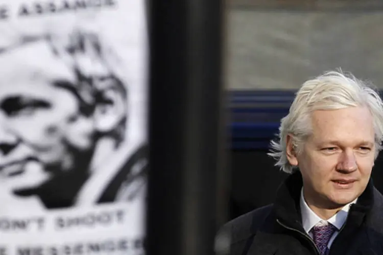 
	Julian Assange: o ministro do Meio Ambiente, Tony Burke, disse que o governo australiano n&atilde;o tinha conseguido at&eacute; esse momento estabelecer contato com o equatoriano
 (REUTERS)