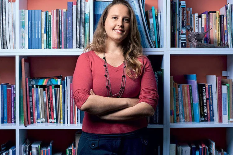 Juliana Gregory Cavalcante, que saiu de uma consultoria para trabalhar com gestão de projetos educacionais na Fundação Lemann: “A cada semana eu recebo a notícia de que um amigo está saindo de alguma empresa para trabalhar com educação, saúde. É uma coisa forte da minha geração.” (Camila Fontana / VOCÊ S/A)