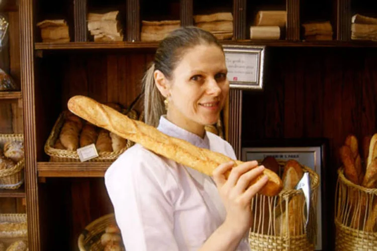 A empresária Julice Vaz em sua loja de pães artesanais localizada em Pinheiros, São Paulo (Divulgação)