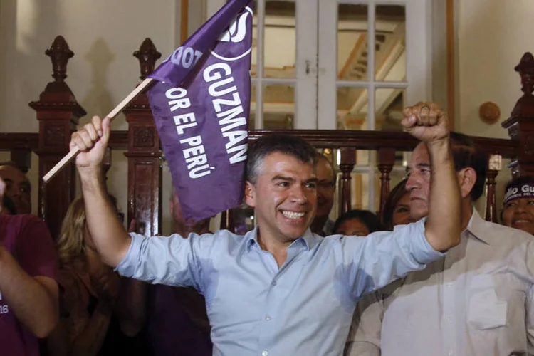 
	Julio Guzm&aacute;n: o partido de Guzm&aacute;n, Todos pelo Peru, &quot;vulnerabilizou grave e irreparavelmente suas pr&oacute;prias normas&quot; ao eleger seus candidatos
 (Mariana Bazo / Reuters)