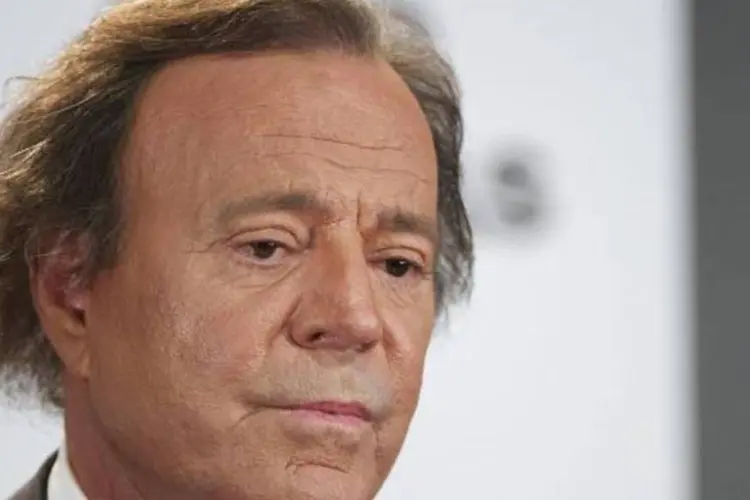 
	Julio Iglesias: apesar de sua eterna viagem pelo mundo, Julio Iglesias diz ser&nbsp;&quot;muito espanhol, mas n&atilde;o o mais (espanhol). Longe disso&quot;.
 (Carlos Alvarez/Getty Images)