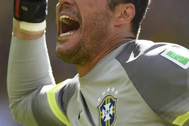 
	J&uacute;lio C&eacute;sar comemora defesa no jogo Brasil e Chile: carreira do atleta &eacute; tema de v&iacute;deo da Gatorade
 (REUTERS/Dylan Martinez)