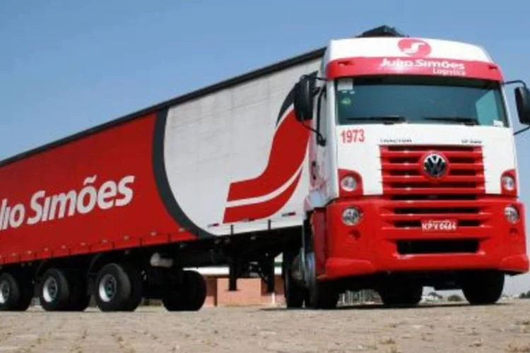 A empresa de logística presta serviços para cadeia de suprimentos, transporte de carga e passageiros. 