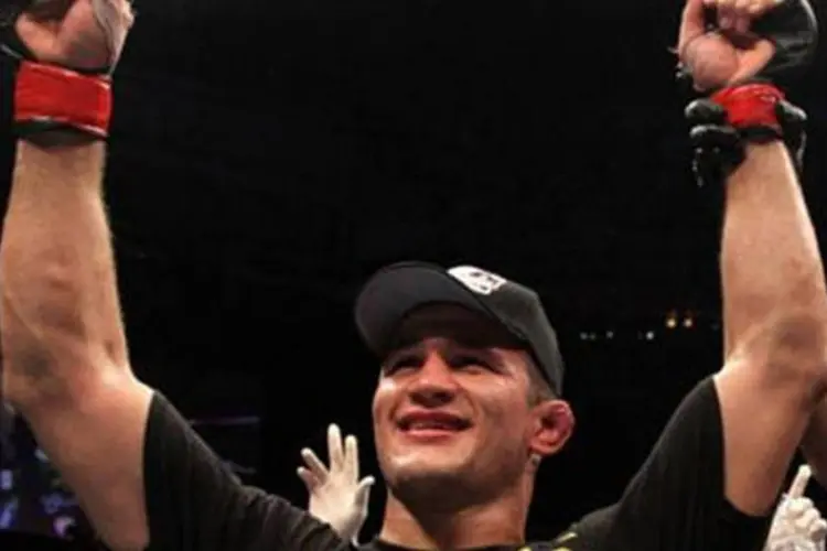 Júnior Cigano venceu o americano Shane Carwin por decisão dos juízes no UFC 131, em junho (Divulgação/UFC)