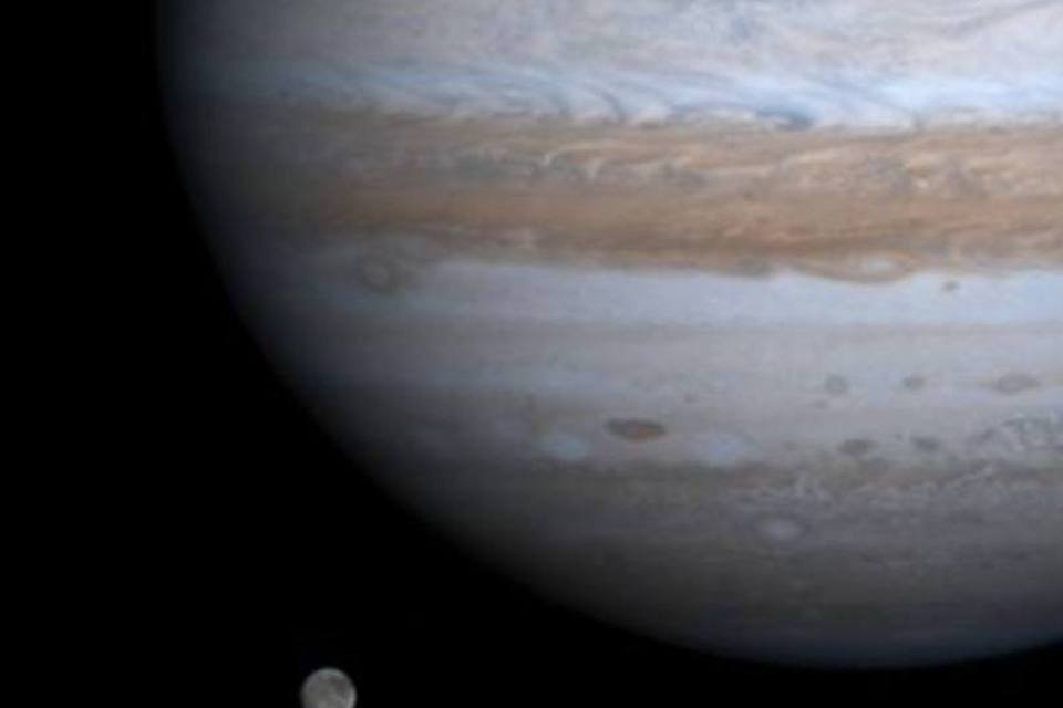 Astrônomos fotografam planeta jovem parecido com Júpiter